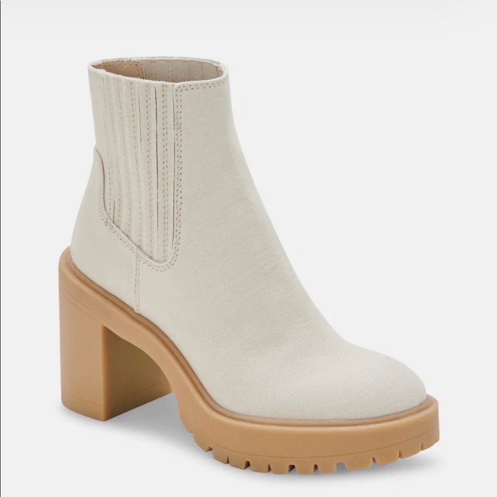 Dolce Vita Castor Booties - Picture 4 of 7